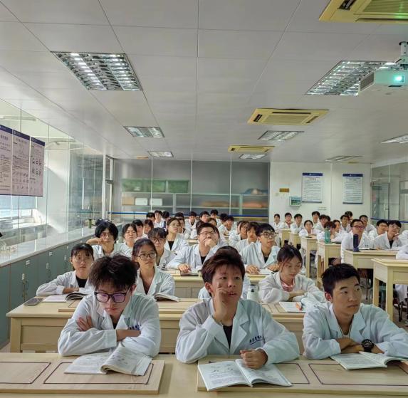 本科教育教学工作巡礼第二临床医学院落实立德树人根本任务培养高素质